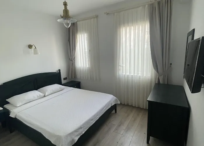 Hotel Muharrembey 2*